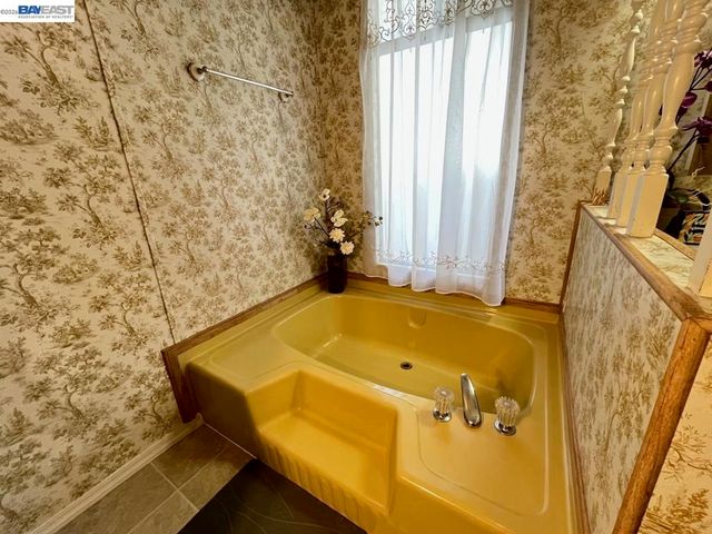 1285 Sussex way, Hayward, CA 94544