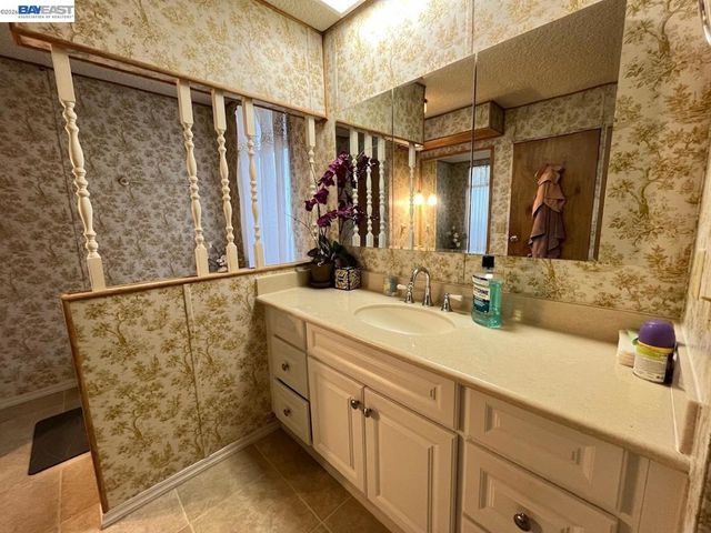 1285 Sussex way, Hayward, CA 94544