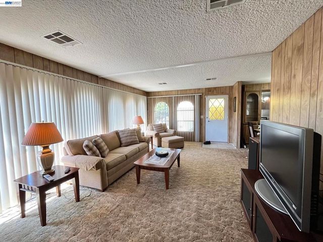 1285 Sussex way, Hayward, CA 94544