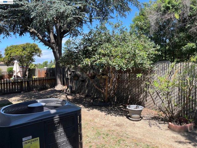 1285 Sussex way, Hayward, CA 94544