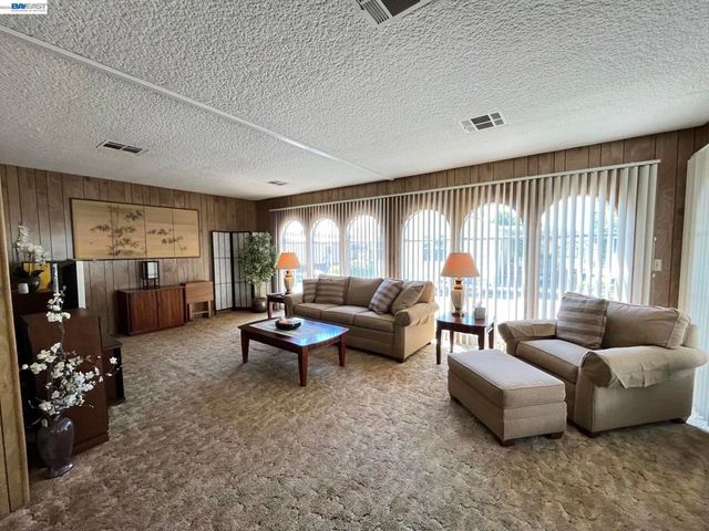 1285 Sussex way, Hayward, CA 94544