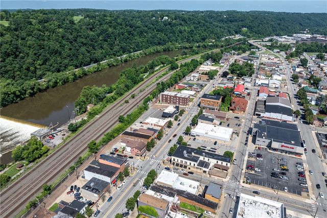 315 9th St, New Brighton, PA 15066