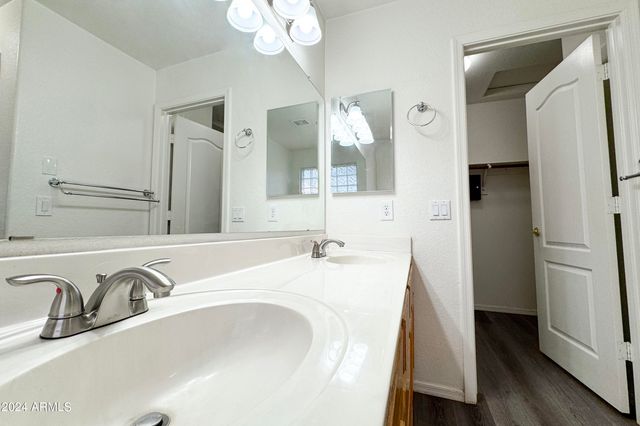 5251 W PONTIAC Drive, Glendale, AZ 85308