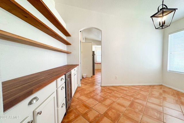 5251 W PONTIAC Drive, Glendale, AZ 85308