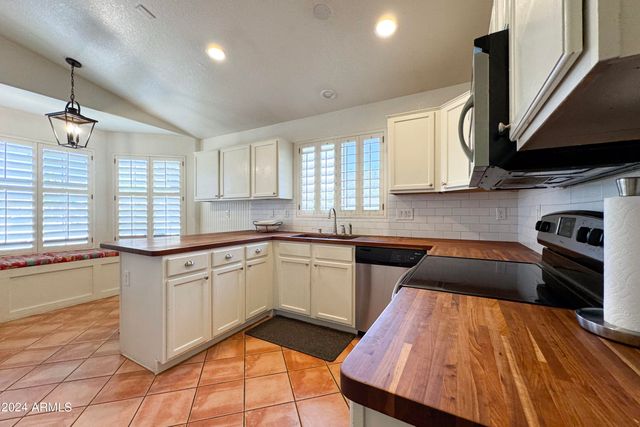 5251 W PONTIAC Drive, Glendale, AZ 85308