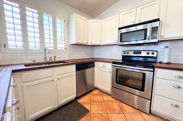 5251 W PONTIAC Drive, Glendale, AZ 85308