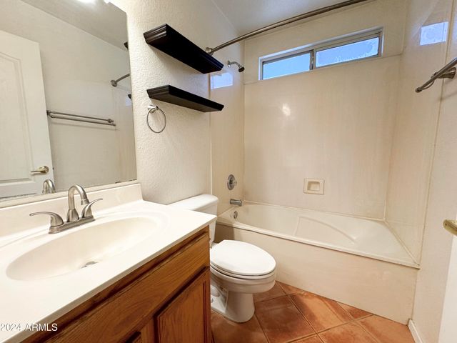 5251 W PONTIAC Drive, Glendale, AZ 85308