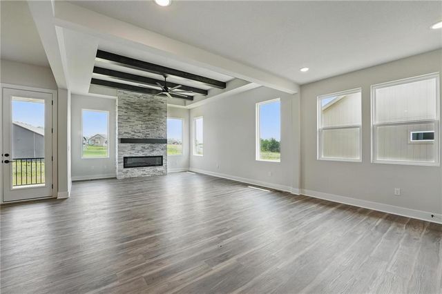 1813 Halls Creek Avenue, Raymore, MO 64083