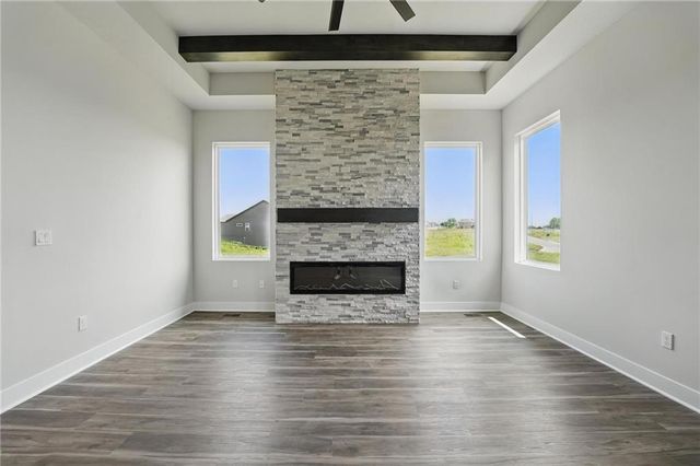 1813 Halls Creek Avenue, Raymore, MO 64083