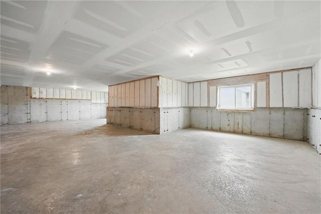 1813 Halls Creek Avenue, Raymore, MO 64083