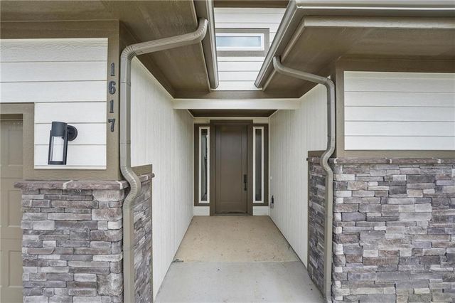 1813 Halls Creek Avenue, Raymore, MO 64083