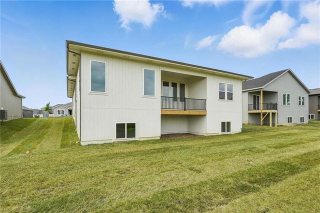 1813 Halls Creek Avenue, Raymore, MO 64083