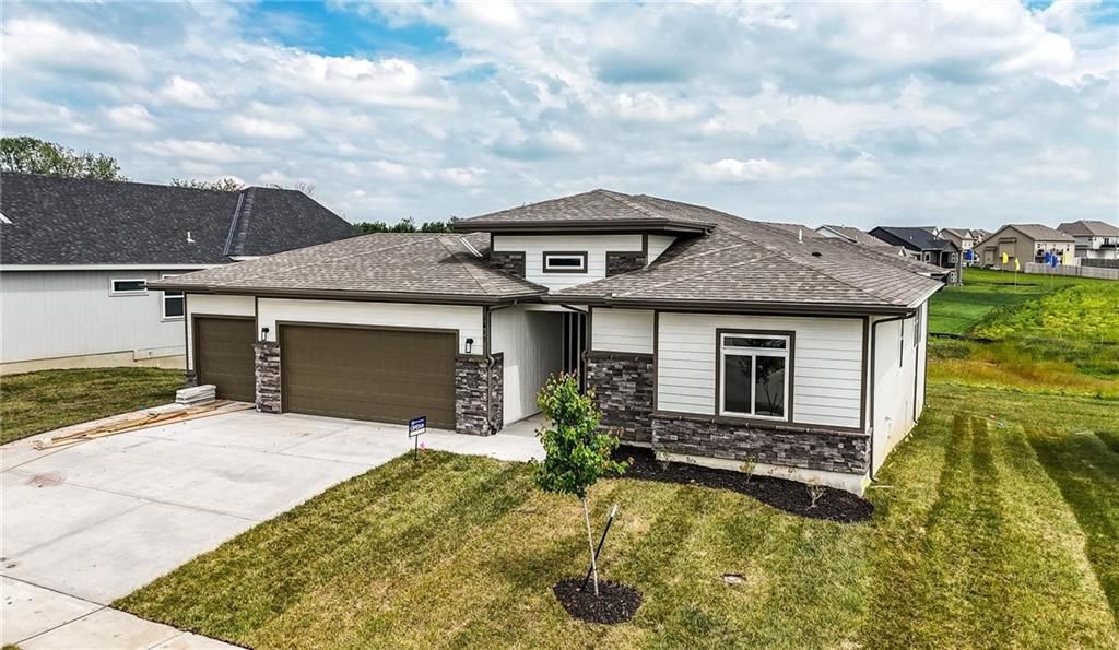 1813 Halls Creek Avenue, Raymore, MO 64083
