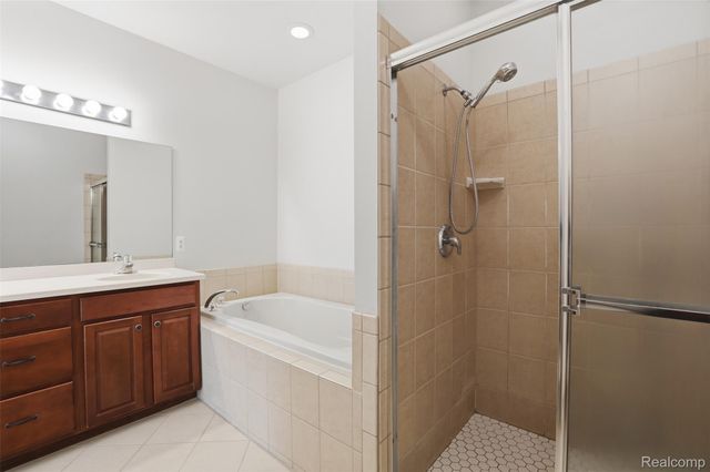 37225 Berkleigh Court, Farmington Hills, MI 48331