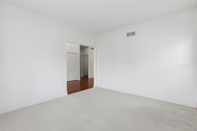 37225 Berkleigh Court, Farmington Hills, MI 48331