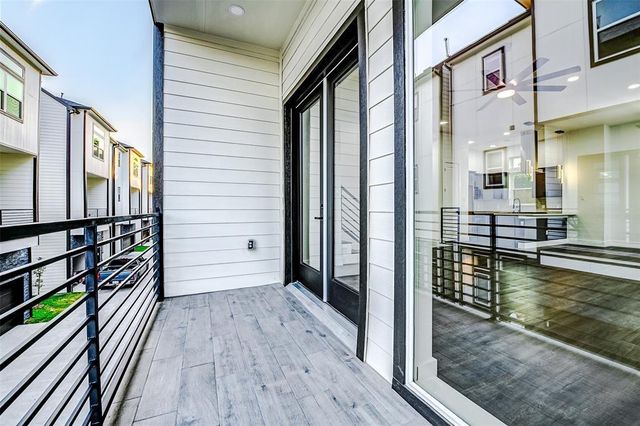 1913 Hoskins Drive J, Houston, TX 77080
