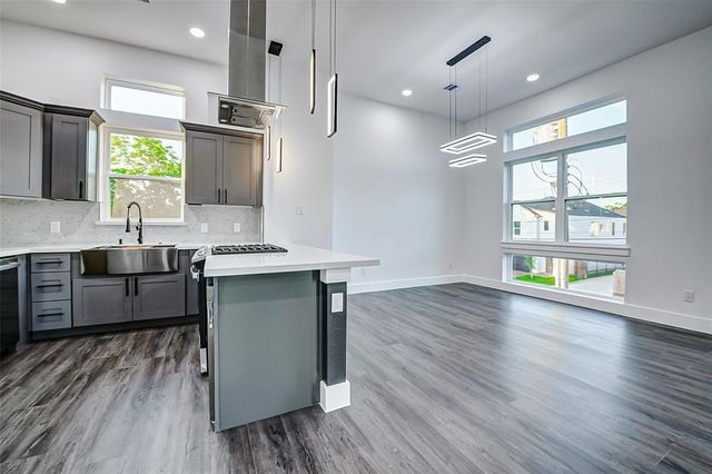 1913 Hoskins Drive J, Houston, TX 77080