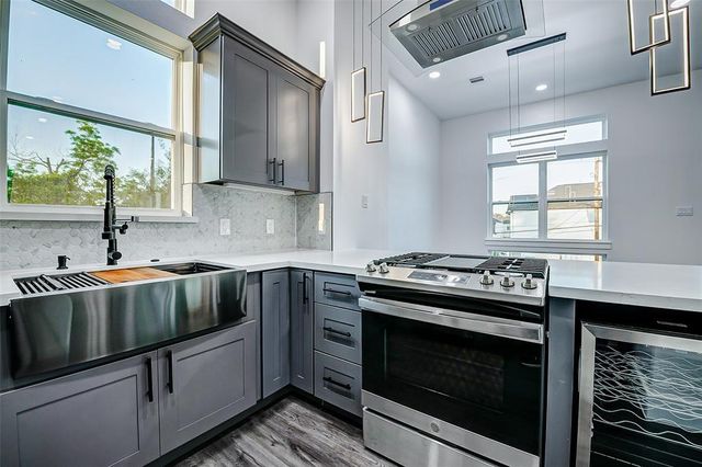 1913 Hoskins Drive J, Houston, TX 77080