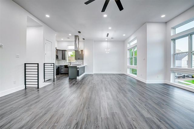 1913 Hoskins Drive J, Houston, TX 77080