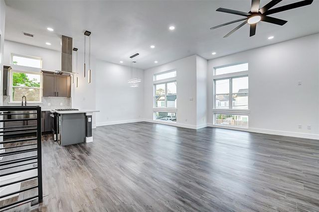 1913 Hoskins Drive J, Houston, TX 77080