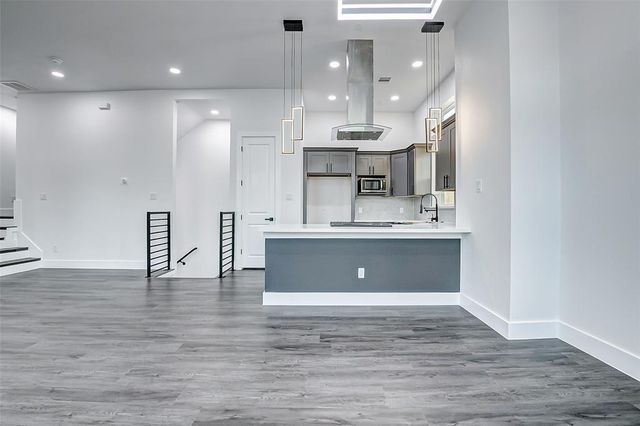 1913 Hoskins Drive J, Houston, TX 77080