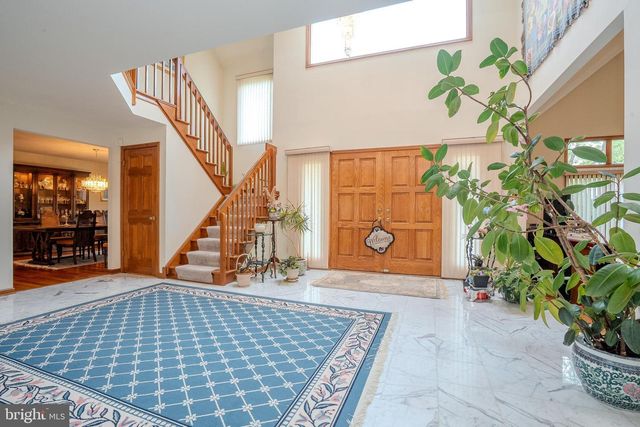 20 SAPPHIRE DR, West Windsor, NJ 08550