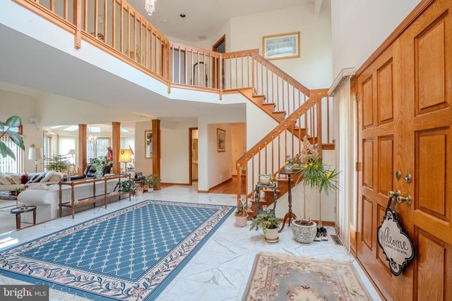 20 SAPPHIRE DR, West Windsor, NJ 08550