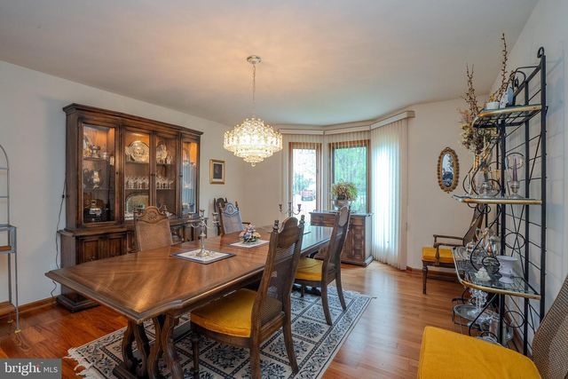 20 SAPPHIRE DR, West Windsor, NJ 08550