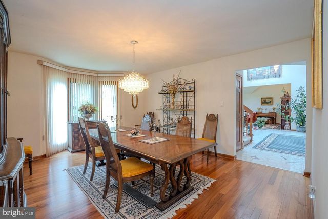 20 SAPPHIRE DR, West Windsor, NJ 08550