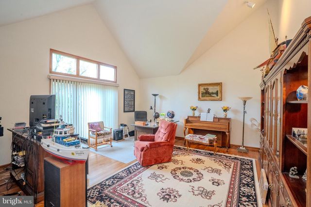 20 SAPPHIRE DR, West Windsor, NJ 08550