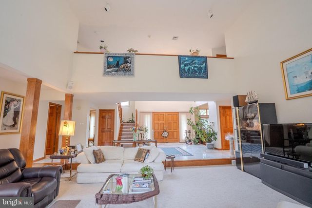 20 SAPPHIRE DR, West Windsor, NJ 08550