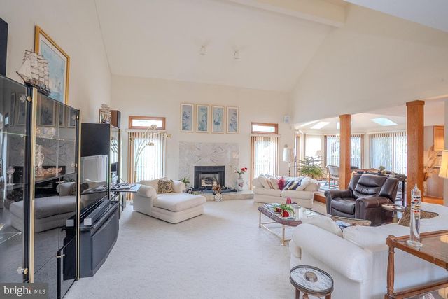 20 SAPPHIRE DR, West Windsor, NJ 08550