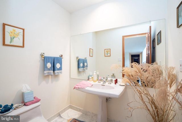 20 SAPPHIRE DR, West Windsor, NJ 08550