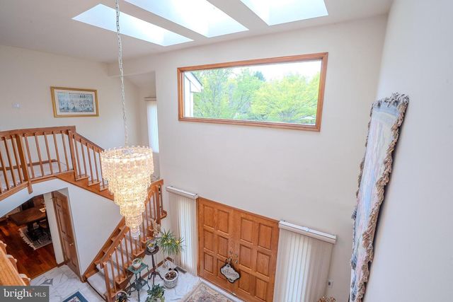 20 SAPPHIRE DR, West Windsor, NJ 08550