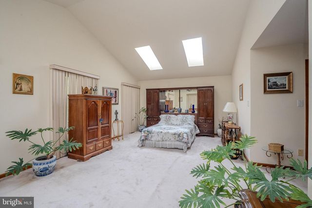 20 SAPPHIRE DR, West Windsor, NJ 08550