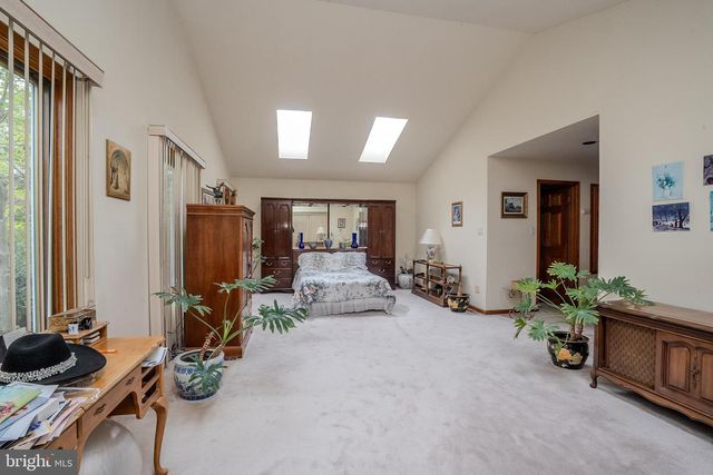 20 SAPPHIRE DR, West Windsor, NJ 08550