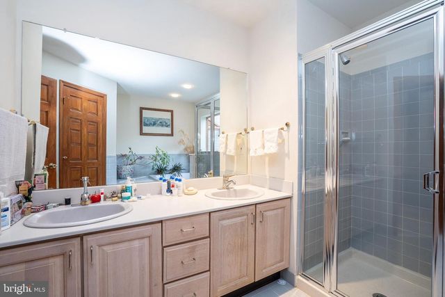 20 SAPPHIRE DR, West Windsor, NJ 08550