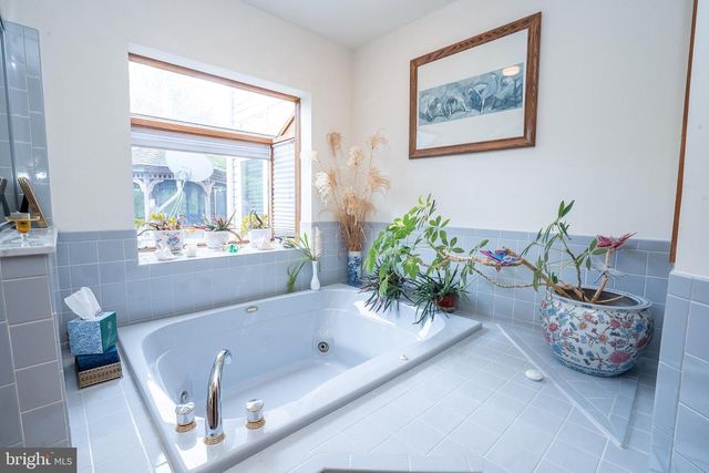 20 SAPPHIRE DR, West Windsor, NJ 08550