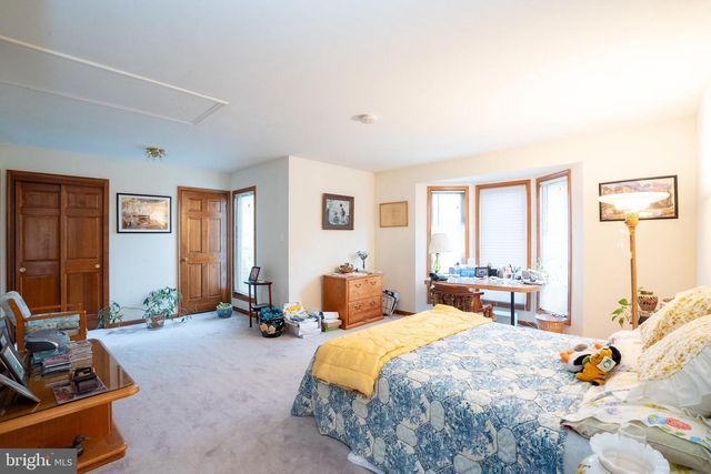 20 SAPPHIRE DR, West Windsor, NJ 08550