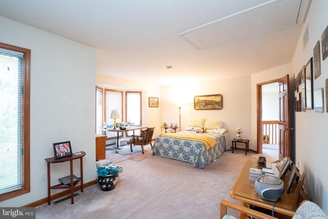 20 SAPPHIRE DR, West Windsor, NJ 08550