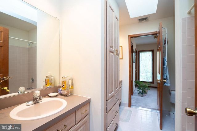 20 SAPPHIRE DR, West Windsor, NJ 08550