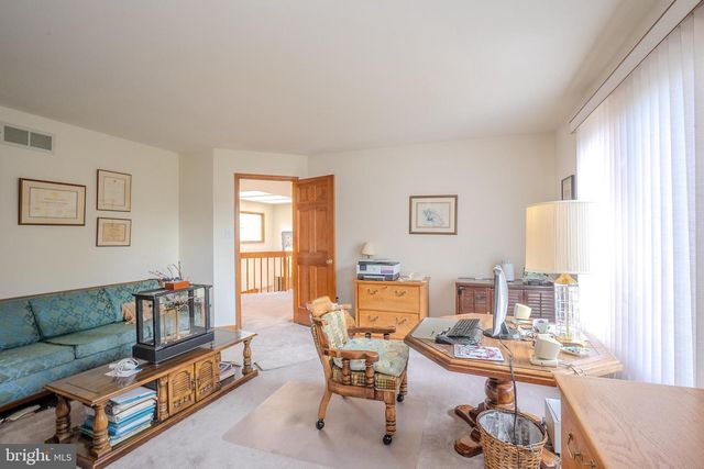 20 SAPPHIRE DR, West Windsor, NJ 08550