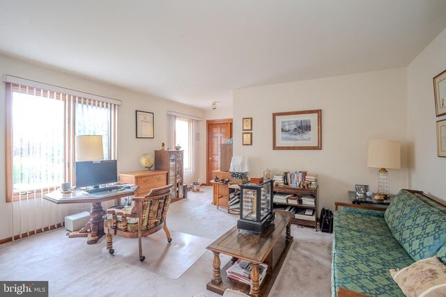 20 SAPPHIRE DR, West Windsor, NJ 08550