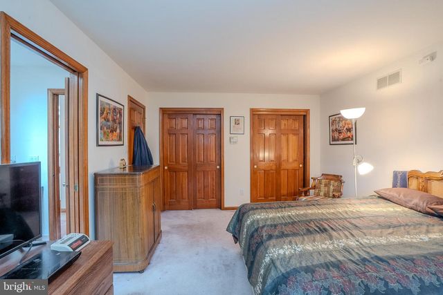 20 SAPPHIRE DR, West Windsor, NJ 08550