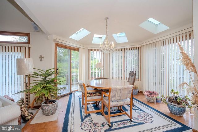 20 SAPPHIRE DR, West Windsor, NJ 08550