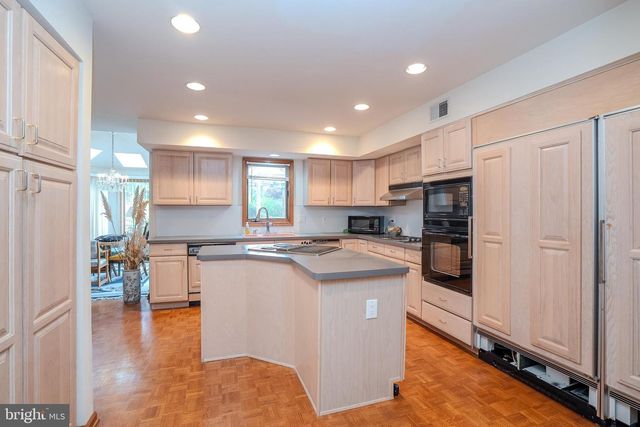 20 SAPPHIRE DR, West Windsor, NJ 08550