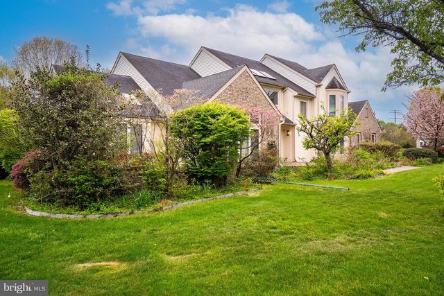 20 SAPPHIRE DR, West Windsor, NJ 08550