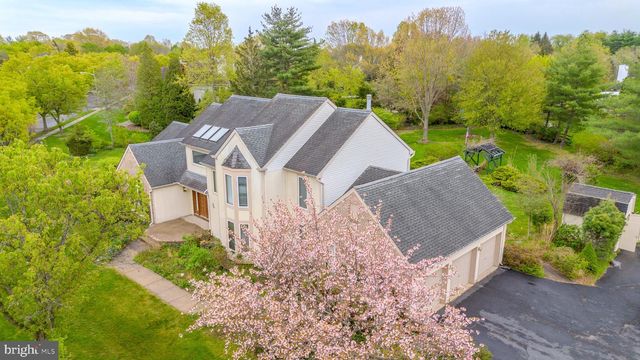 20 SAPPHIRE DR, West Windsor, NJ 08550