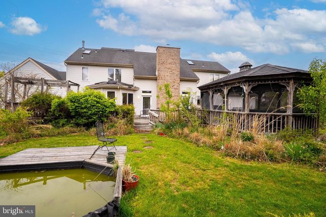 20 SAPPHIRE DR, West Windsor, NJ 08550