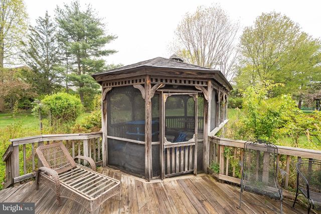 20 SAPPHIRE DR, West Windsor, NJ 08550